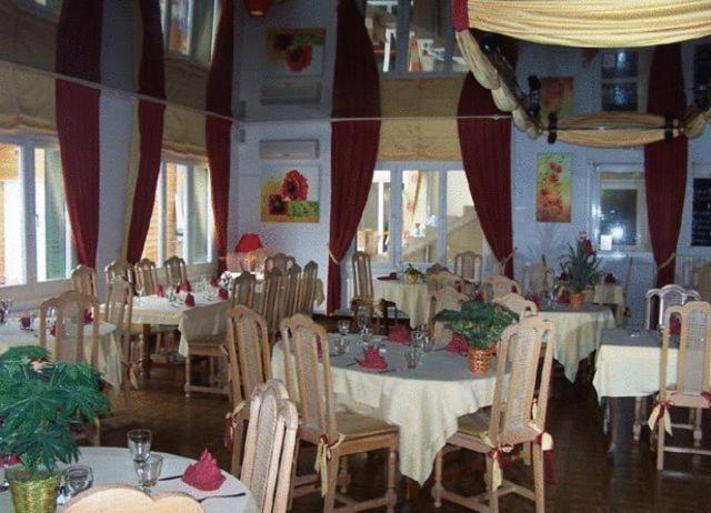 Hotel Le Richevaux Neufchateau Luaran gambar